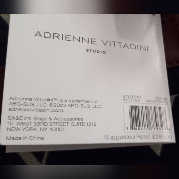 Adrienne Vittadini weekender duffle - Picture 5 of 6